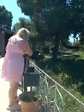 BecciDeluxe online show from April 2026 09:56:02 AM