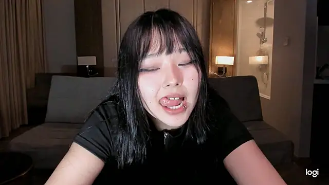 hee young11 online show from March 2025 12:35:02 PM