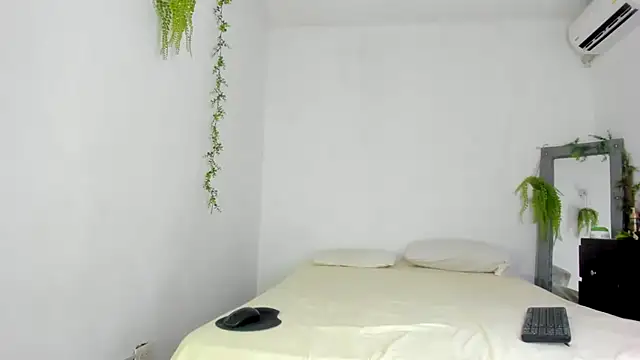 Alika01 online show from September 2025 09:19:01 PM