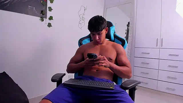 Snapshot of Bray_Kevin chatting on December 2024 01:25:01 AM Bray Kevin online show from December 2024 01:25:01 AM