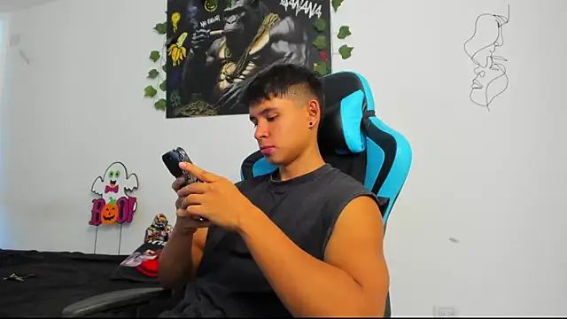 Snapshot of Bray_Kevin chatting on January 2025 10:39:01 PM Bray Kevin online show from January 2025 10:39:01 PM