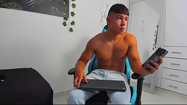 Snapshot of Bray_Kevin chatting on March 2025 03:28:02 AM Bray Kevin online show from March 2025 03:28:02 AM