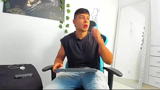 Snapshot of Bray_Kevin chatting on March 2025 04:43:02 PM Bray Kevin online show from March 2025 04:43:02 PM