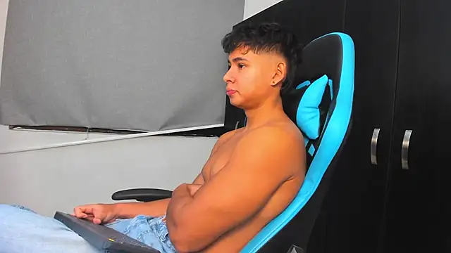 Snapshot of Bray_Kevin chatting on October 2025 12:44:01 AM Bray Kevin online show from October 2025 12:44:01 AM