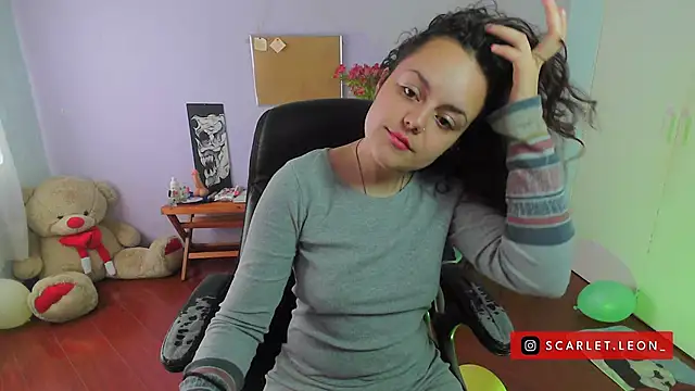 Snapshot of Scarletleon77 chatting on December 2024 02:37:01 PM Scarletleon77 online show from December 2024 02:37:01 PM
