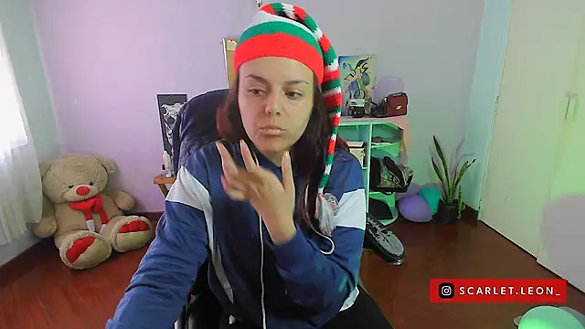 Snapshot of Scarletleon77 chatting on December 2024 04:20:01 PM Scarletleon77 online show from December 2024 04:20:01 PM
