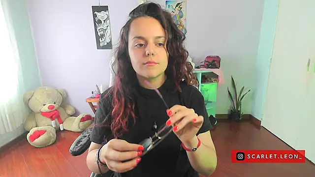 Snapshot of Scarletleon77 chatting on January 2025 04:04:01 PM Scarletleon77 online show from January 2025 04:04:01 PM