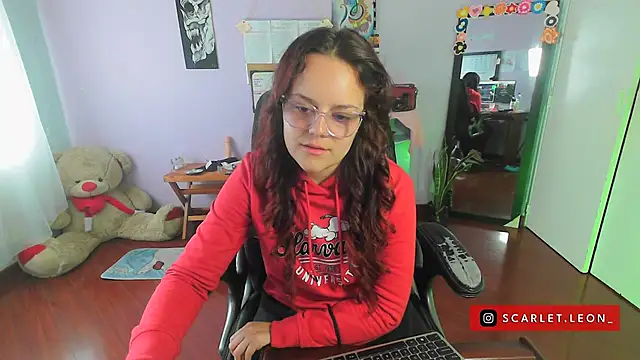 Snapshot of Scarletleon77 chatting on February 2025 04:33:02 PM Scarletleon77 online show from February 2025 04:33:02 PM