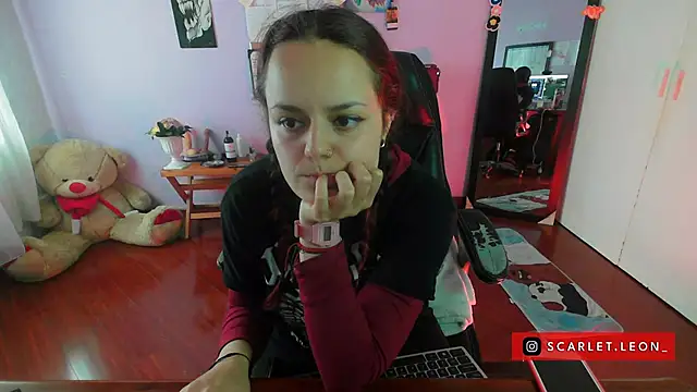 Snapshot of Scarletleon77 chatting on March 2025 06:22:01 PM Scarletleon77 online show from March 2025 06:22:01 PM