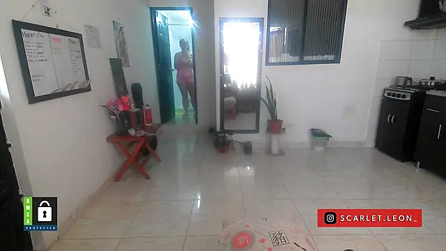 Scarletleon77 online show from April 2026 03:39:01 PM