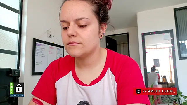 Scarletleon77 online show from April 2026 02:22:02 PM