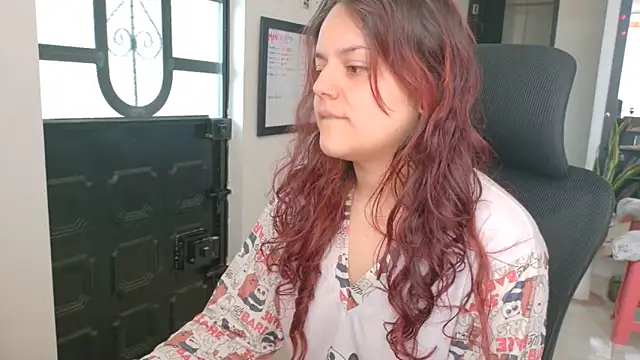 Snapshot of Scarletleon77 chatting on May 2026 02:12:02 PM Scarletleon77 online show from May 2026 02:12:02 PM