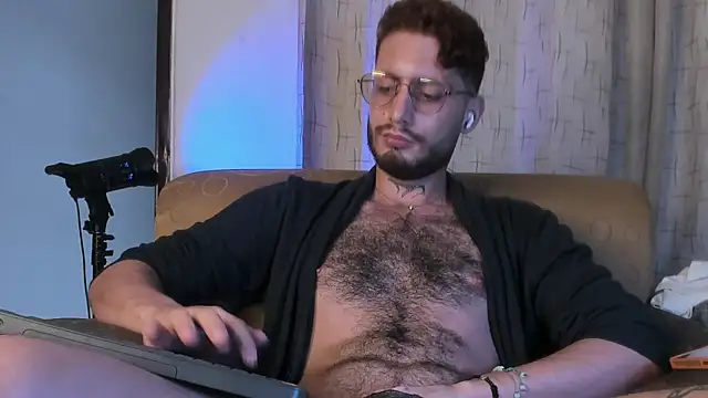 axel giracr online show from February 2025 10:20:02 PM