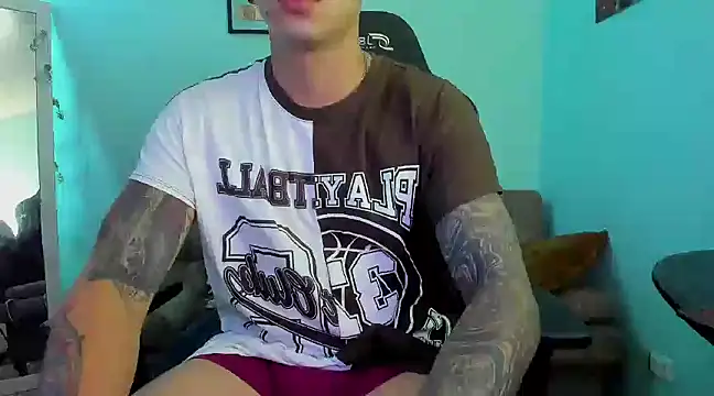 Snapshot of E_Moon chatting on January 2025 10:24:02 PM E Moon online show from January 2025 10:24:02 PM