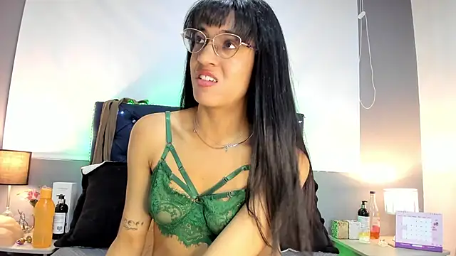valentinabaez online show from October 2025 05:09:01 PM