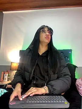 valentinabaez online show from November 2025 02:50:01 PM