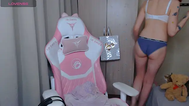 Snapshot of LeahGottty chatting on October 2025 10:30:01 PM LeahGottty online show from October 2025 10:30:01 PM