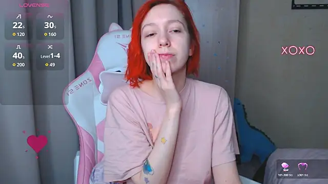 Snapshot of LeahGottty chatting on November 2025 02:13:01 AM LeahGottty online show from November 2025 02:13:01 AM