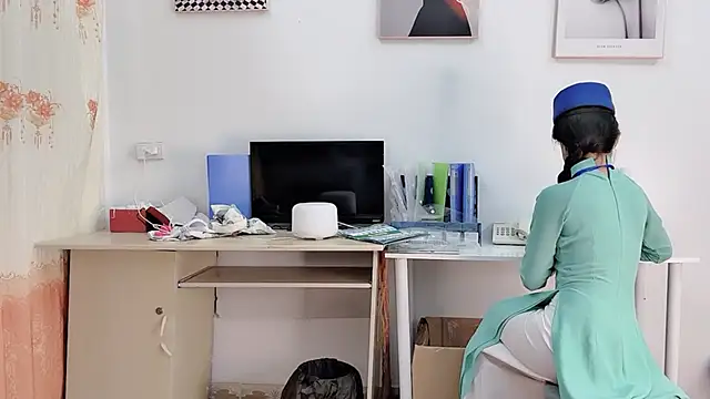 Mono-Stewardesss online show from February 2026 02:11:02 PM