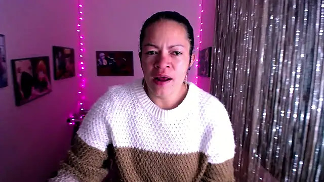 Cristal w online show from February 2025 12:17:01 PM