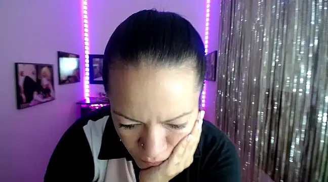 Cristal w online show from March 2025 12:44:02 PM