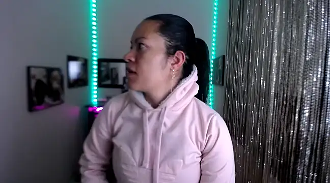 Cristal w online show from March 2025 12:18:02 PM