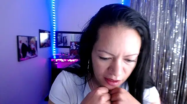 Cristal w online show from March 2025 05:53:02 PM