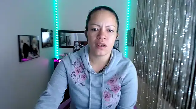 Cristal w online show from March 2025 03:36:02 PM