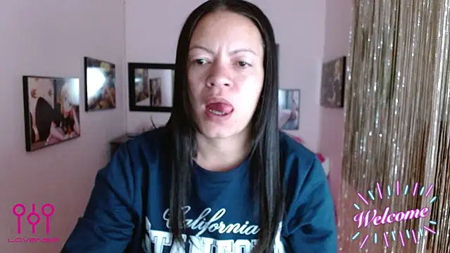 Cristal w online show from September 2025 01:00:02 PM