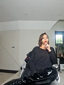 QueenTricks1 online show from October 2025 08:25:01 AM