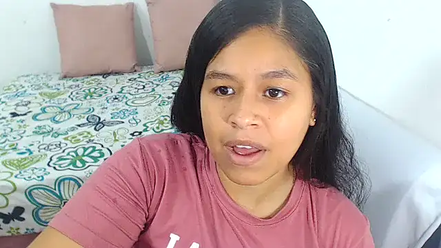Snapshot of Hazel_donna chatting on April 2026 11:05:02 PM Hazel donna online show from April 2026 11:05:02 PM
