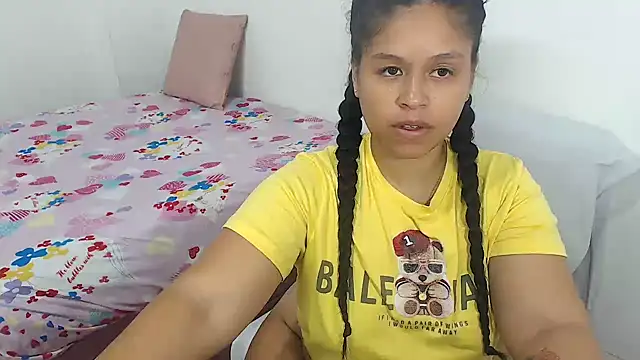 Snapshot of Hazel_donna chatting on May 2026 02:30:01 AM Hazel donna online show from May 2026 02:30:01 AM