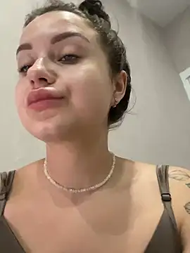 Snapshot of ellie_ssexy chatting on December 2024 04:45:02 AM ellie ssexy online show from December 2024 04:45:02 AM