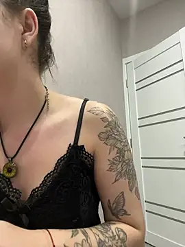 Snapshot of ellie_ssexy chatting on December 2024 05:15:02 AM ellie ssexy online show from December 2024 05:15:02 AM