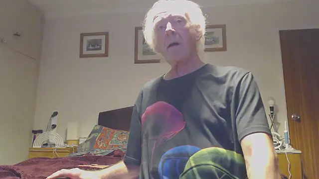 Snapshot of WaverlyKernow chatting on December 2024 08:11:01 PM WaverlyKernow online show from December 2024 08:11:01 PM