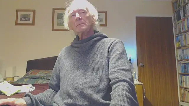 Snapshot of WaverlyKernow chatting on December 2024 08:29:01 PM WaverlyKernow online show from December 2024 08:29:01 PM