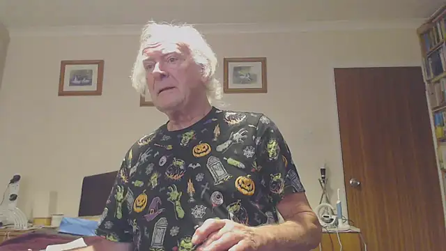 Snapshot of WaverlyKernow chatting on January 2025 09:30:02 AM WaverlyKernow online show from January 2025 09:30:02 AM