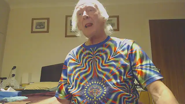 Snapshot of WaverlyKernow chatting on January 2025 08:22:01 PM WaverlyKernow online show from January 2025 08:22:01 PM