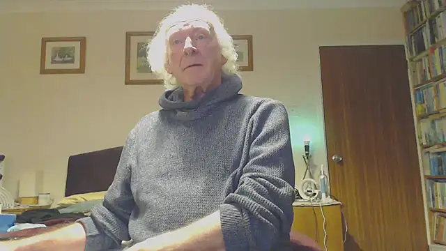 Snapshot of WaverlyKernow chatting on January 2025 09:32:01 PM WaverlyKernow online show from January 2025 09:32:01 PM