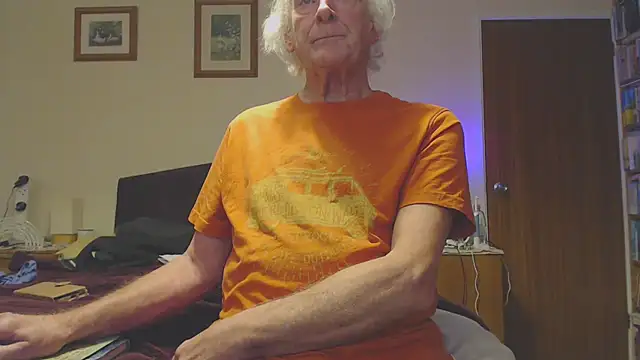 Snapshot of WaverlyKernow chatting on January 2025 04:24:01 PM WaverlyKernow online show from January 2025 04:24:01 PM