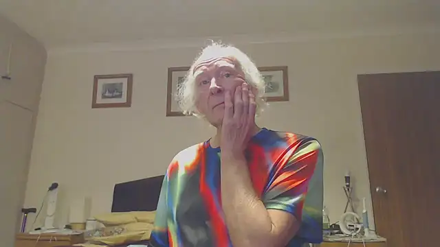 Snapshot of WaverlyKernow chatting on February 2025 03:20:01 PM WaverlyKernow online show from February 2025 03:20:01 PM