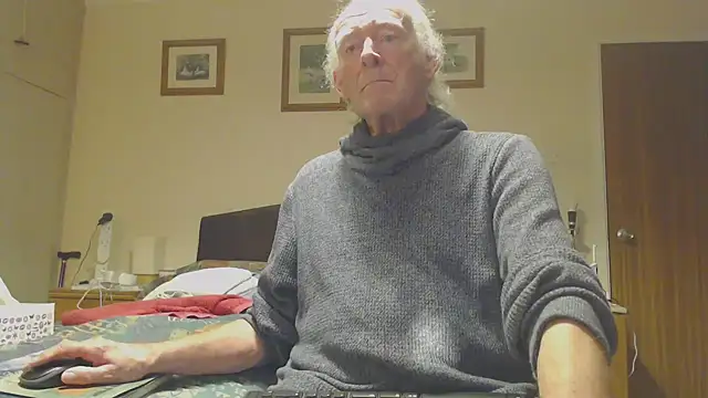 Snapshot of WaverlyKernow chatting on March 2025 08:52:02 PM WaverlyKernow online show from March 2025 08:52:02 PM