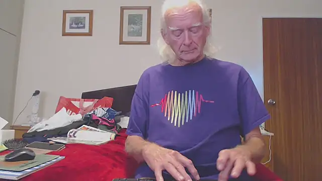 Snapshot of WaverlyKernow chatting on October 2025 02:02:01 PM WaverlyKernow online show from October 2025 02:02:01 PM