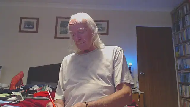 Snapshot of WaverlyKernow chatting on October 2025 12:58:01 PM WaverlyKernow online show from October 2025 12:58:01 PM