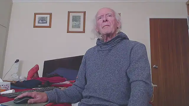 Snapshot of WaverlyKernow chatting on October 2025 12:59:01 PM WaverlyKernow online show from October 2025 12:59:01 PM