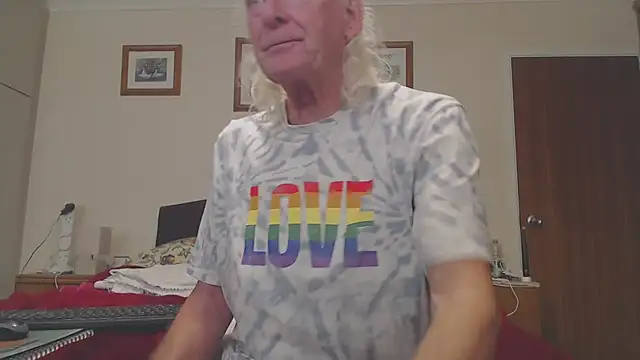 WaverlyKernow online show from November 2025 02:06:02 PM