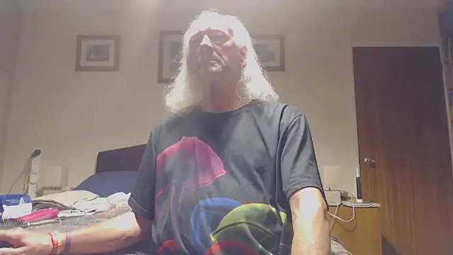 WaverlyKernow online show from April 2026 06:52:02 PM