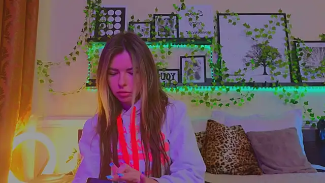 Real Tini online show from January 2025 12:57:02 PM