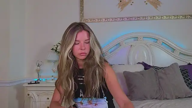 Real Tini online show from September 2025 11:43:02 AM