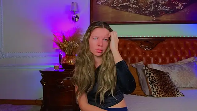 Real Tini online show from November 2025 06:16:02 AM